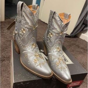 Dingo Primrose Boots New without tags